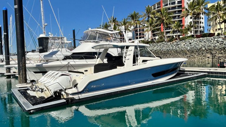 Boston Whaler In A Seapen