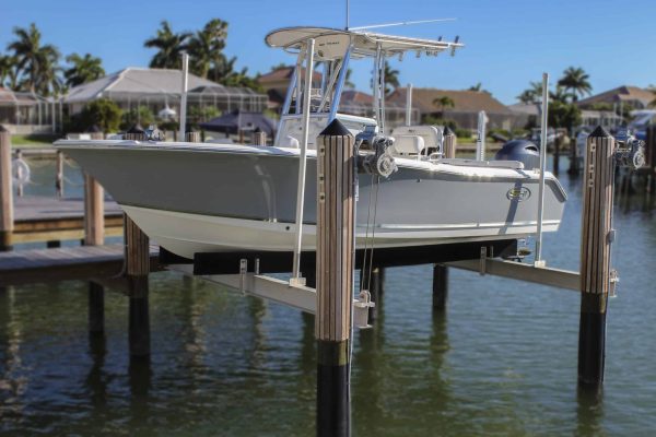DOCKPRO - Four Post Boatlift - Golden Boat Lifts 2
