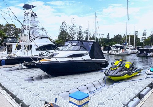 nodirect FloatBricks-Two-boats-and-jet-ski-on-FloatBricks-dock