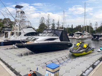 nodirect FloatBricks-Two-boats-and-jet-ski-on-FloatBricks-dock
